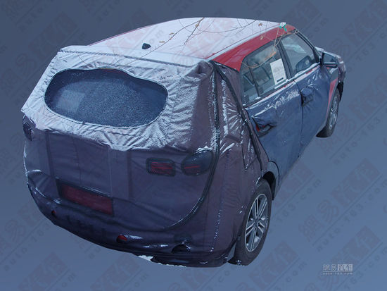 ��10������ �����F(xi��n)��С��SUV�yԇ���ع�