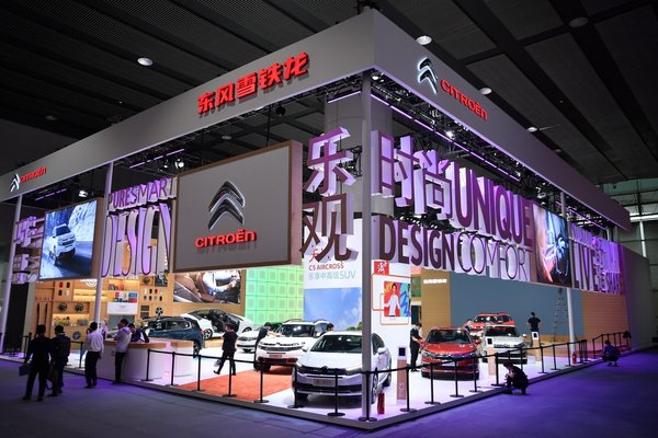 ���ݡ����L(f��ng)�l(f��)  �|�L(f��ng)ѩ�F��SUV���ݔyȫϵ�����Wҫ�V��܇չ-�D1