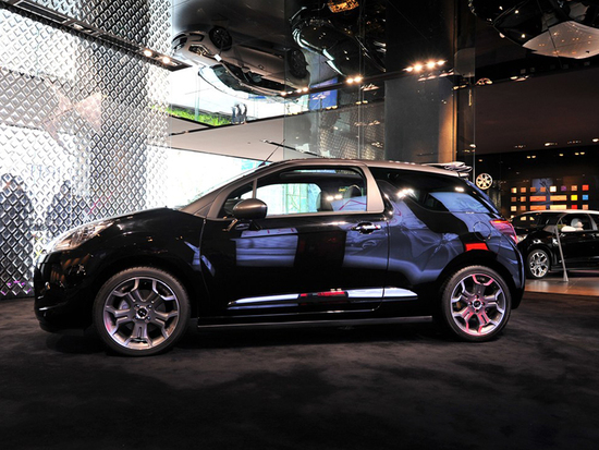 DS 3�����