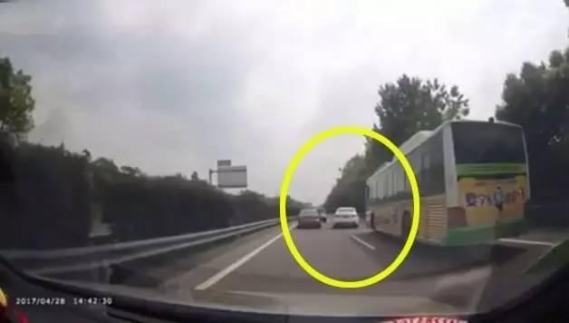 ������㣬�ܶ��_�@�ӵ�׷β����