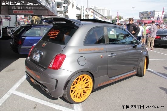 ����֮Ы SEMA�ϵķƁ���500 Abarth���b SEMA���Ɓ���500 Abarth����܇���b