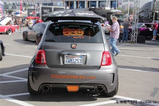 ����֮Ы SEMA�ϵķƁ���500 Abarth���b SEMA���Ɓ���500 Abarth����܇���b