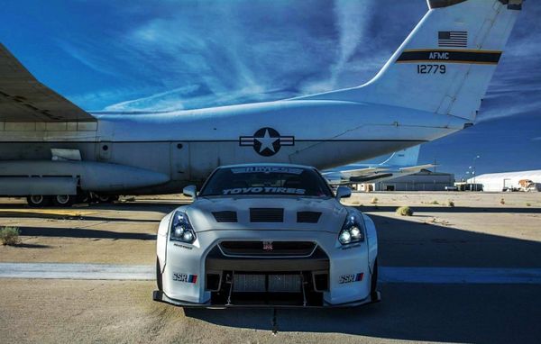 �Ԛ���¶ GT-R R35�c����ʽ��(zh��n)���C(j��)�R����