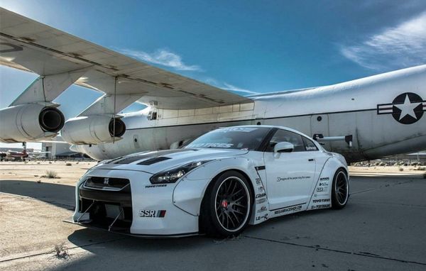 �Ԛ���¶ GT-R R35�c����ʽ��(zh��n)���C(j��)�R����