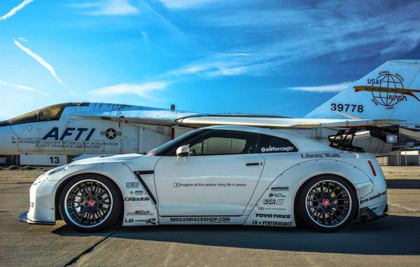 �Ԛ���¶ GT-R R35�c����ʽ��(zh��n)���C(j��)�R����