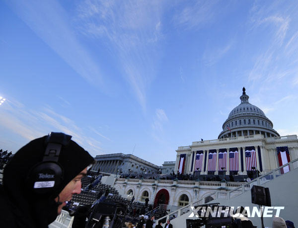  1��20�����������׶��Aʢ�D�ć�����Bǰ��ý�w�ڞ���xʽ�Ĉ�����ʂ����������x���y(t��ng)�W���R�ľ��xʽ�����ڇ�����Bǰ�e����