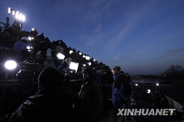  1��20�����������׶��Aʢ�D�ć�����Bǰ��ý�w�ڞ���xʽ�Ĉ������(zh��n)����������(d��ng)�x���y(t��ng)�W���R�ľ��xʽ�����ڇ�����Bǰ�e�С�