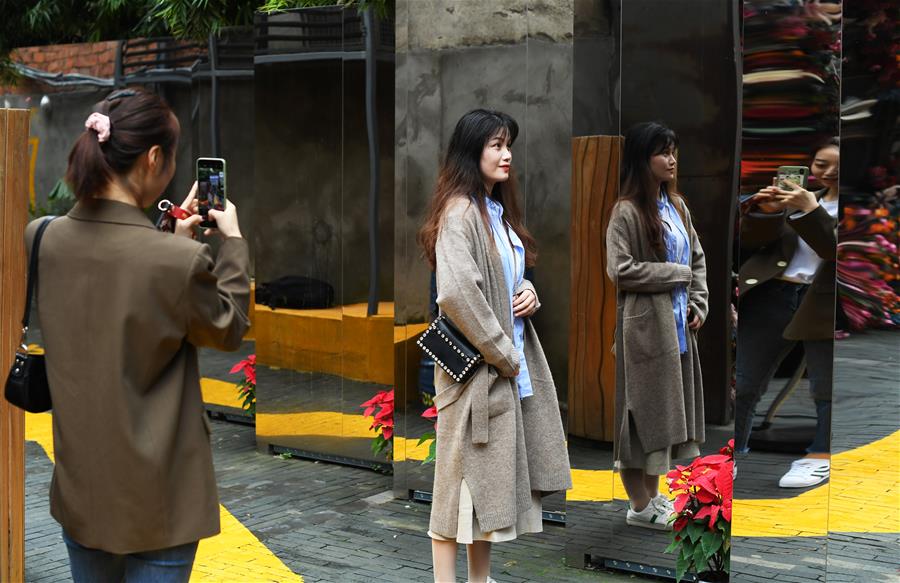 (社會)(4)重慶江北:文創(chuàng)街區(qū)假期受青睞