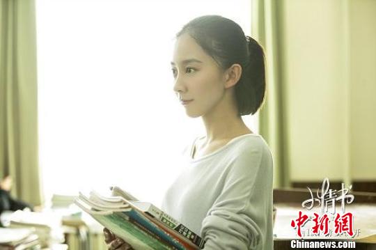 何潔獻(xiàn)唱電影《小情書》真實(shí)高考青春故事引共鳴