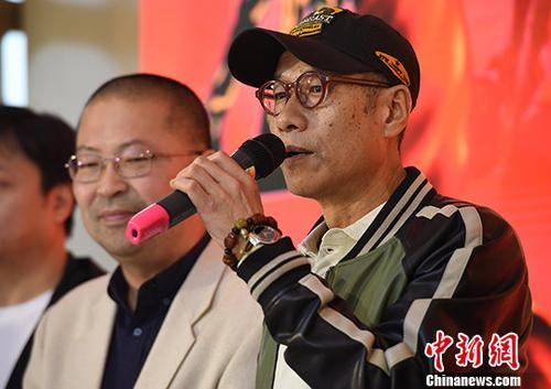 10��17�գ����L(zh��ng)���Ӱ���F(tu��n)��˾�Ĕz����ӳκ���Ѻ��ϰ鄢�������o(h��)߅��52���ӰƬ����߅�ˡ���ӳʽ�ڱ����e����ӰƬ���݄�����(�κ����)����ӳʽ�����o��<a target='_blank' href='http://www.chinanews.com/'><p  align=