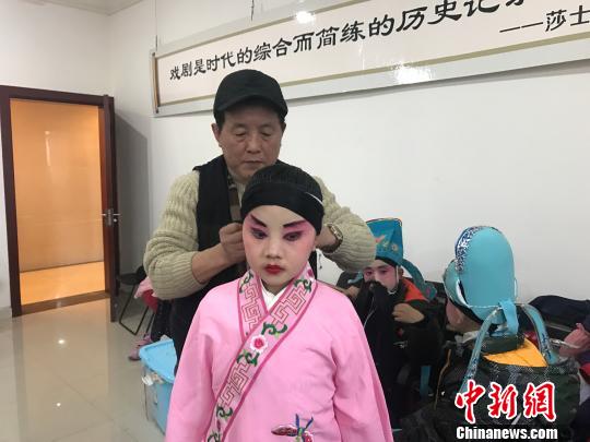 �ؑc����@С����չ����Ӣ�ˣ��M�D��