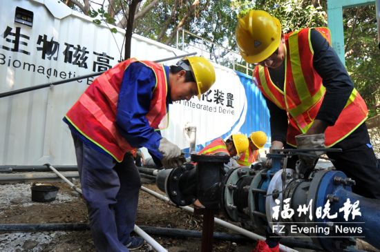 “神器”上崗 梅峰河黑水“洗”白