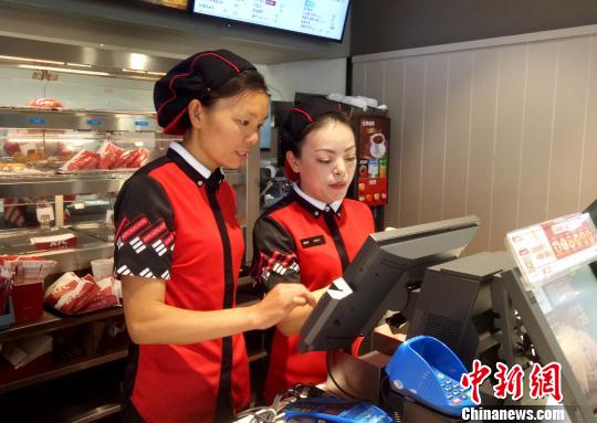 湖南發(fā)起“小候鳥媽媽”回家行動讓留守兒童不再孤單