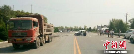 山西嬰兒出生9天遭車禍護(hù)士急救現(xiàn)場哺乳(圖)