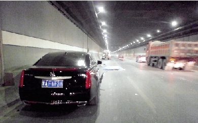 �������������T܇���������� ײ�P�����ˮ�(d��ng)��(ch��ng)����