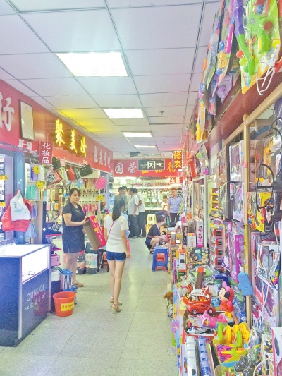 鄭州消防部門(mén)對(duì)火車(chē)站商圈進(jìn)行消防安全整治