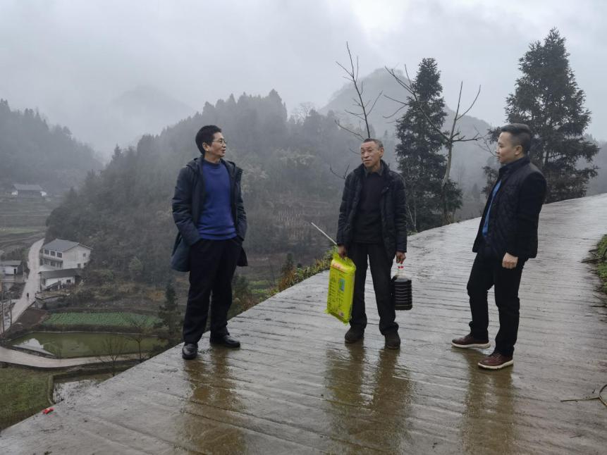 農(nóng)發(fā)行綏陽(yáng)縣支行開(kāi)展“迎新年 賀新春 送溫暖”幫扶慰問(wèn)活動(dòng)