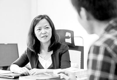 鄭州大學(xué)有位“媽媽輔導(dǎo)員” 因勞累多次暈倒