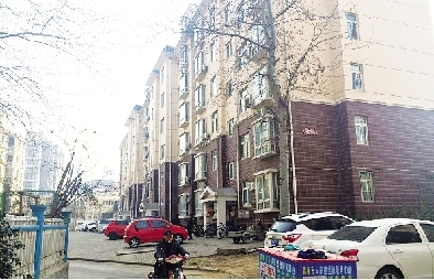 鄭州50多歲女業(yè)主4樓墜亡 或往陽臺搬花盆出意外