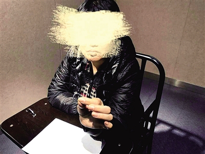 18萬(wàn)鉆戒給孩子當(dāng)玩具 家中新來(lái)的保姆把持不住了