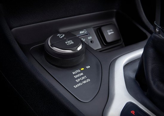 δ�팢��������SUV܇��ǰհ ��(sh��)���ɔ���