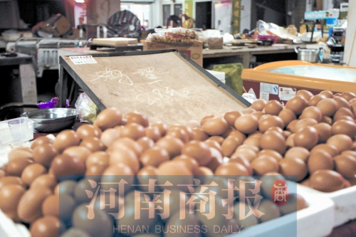 鄭州市場(chǎng)雞蛋從6元“跳水”至2元多 跌幅創(chuàng)近幾年新低