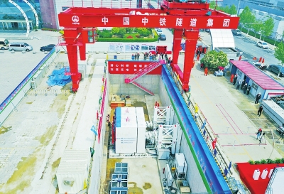 我國(guó)首個(gè)盾構(gòu)法地下停車(chē)場(chǎng)試驗(yàn)項(xiàng)目在鄭州開(kāi)建