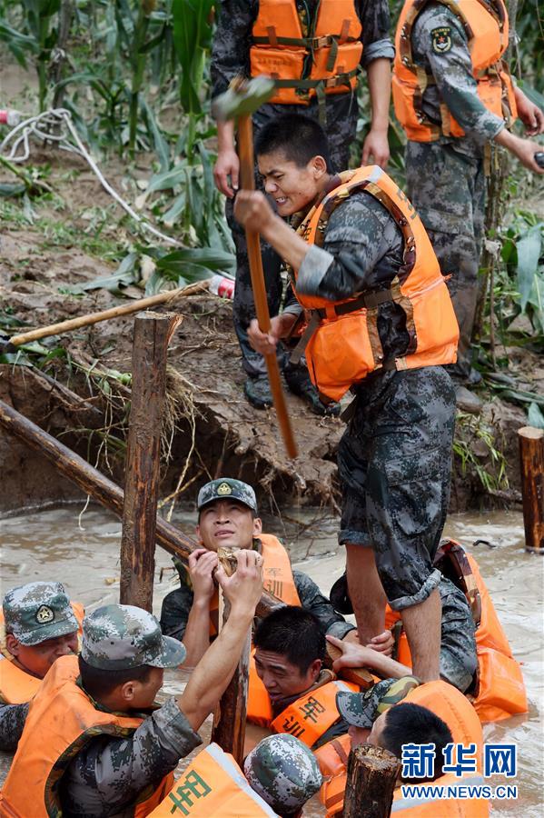 河南安陽(yáng)遭遇強(qiáng)降雨 9.8萬(wàn)人緊急轉(zhuǎn)移