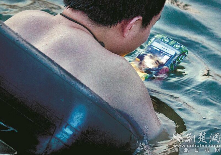 2017�Ї���(li��n)�W(w��ng)�j(lu��)�l(f��)չ?f��n)�r�y(t��ng)Ӌ(j��)��(b��o)���@ʾ������2017��6�����҇��W(w��ng)��Ҏ(gu��)ģ�_(d��)��7.51�|���֙C(j��)�W(w��ng)��Ҏ(gu��)ģ�_(d��)7.24�|���������֙C(j��)̫�^�������˂��������������y�����c(di��n)���e�r(sh��)�g������ԕ�(hu��)�����R(sh��)���վo�֙C(j��)�����֙C(j��)��ס����桱��ˮ�����˂�Ҳ��Ը��(d��ng)�u�@��(g��)��(x��)�T���������c���������ˮ�Ϙ��@������һ�˱�һ���֙C(j��)�����ٻ�����(du��)��(g��)�����������H����Ӿ�����L(zh��ng)ֻ��Լ����^���֙C(j��)�������]ע�⺢�ӵ�һĘ�o���� �D�飺�c�֙C(j��)һͬ��������