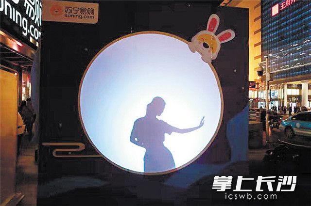 �̈�(ch��ng)�еġ�����(j��)�������ͼ�ӰС�ݳɞ�����(zh��ng)�����պ�Ӱ�ğ��T(m��n)�����c(di��n)�����L(zh��ng)ɳ���(b��o)ȫý�wӛ�� ����Ƽ �z