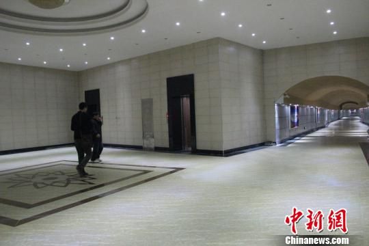 �D���R��ɽɽ�w��(n��i)�Q�����ɽ�׳������ ������ �z