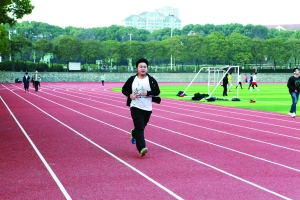 �����Ѫ�ɼ�(x��)�� 95���W(xu��)��ÿ���ܲو�(ch��ng)10Ȧ