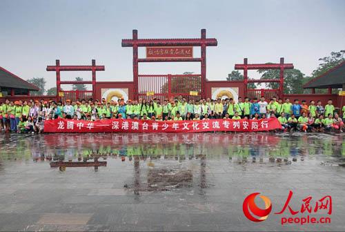 青少年文化交流團(tuán)合影