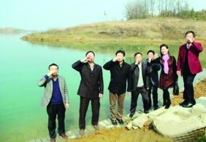 �����نT���Cˮ�|(zh��)��һ��Ҩ�ĺ�ˮֱ�Ӻ���