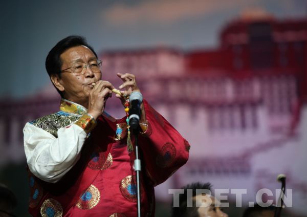 西藏特色樂器鷹笛演奏