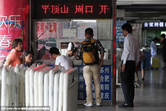 ��2014��9���϶�ӛ�߰��L����r��ȣ���ðƱ؜�����_�ķ�ʽ����׃������ǰ���_�g(sh��)�У��˿ͱ�����Ʊ��(w��)�������ڽ����X(qi��n)֮�������](m��i)���I(l��ng)ȡ�κε�܇(ch��)Ʊ�����ǽ���Ĳ��L�����˿��ڸ��X(qi��n)֮���������õ�һ�����l(f��)Ʊ�����o�˿�һ�N�������Ԟ��Լ����X(qi��n)֮���õ���܇(ch��)Ʊ���S�����˿ͱ�Ʊ��(w��)���ĵĹ����ˆT����܇(ch��)վ����܇(ch��)վ����ӬF(xi��n)��(ch��ng)����Ʊ�����I(m��i)Ʊ���S�󽻵��˿����У��˕r(sh��)��(x��)�ĵĳ˿͕�(hu��)�l(f��)�F(xi��n)��Ʊ���ϵăr(ji��)���h(yu��n)�����Լ���ǰ֧���oƱ؜�ӵăr(ji��)�������@����Ĳ�r(ji��)�ͱ�Ʊ؜��ٍ���������Ǵ˕r(sh��)Ʊ؜�����x�_(k��i)���˿��y�Ի��^�Ҍ�(du��)�����X(qi��n)���ڰ��ɳ���ؓ(f��)؟(z��)������ʾ��Ҫ�C��(sh��)Ʊ؜�����_����Ҫ�������C��(j��)���ץ�F(xi��n)������Ҫ�˿�ָ�J(r��n)�����Ǻܶ�˿͛](m��i)�Еr(sh��)�g���ɳ�������{(di��o)�������Ԍ�(d��o)�o(w��)����(du��)�@�N�y���M(j��n)�и������ڰ��ɳ�����ݠ�^(q��)���w��܇(ch��)վ�V��(ch��ng)�ϣ���Ʊ��(w��)�������ڵĵ���������](m��i)�Й�(qu��n)��ȥ�������_����܇(ch��)վ���f(shu��)���ǣ�����Ʊ؜�ӂ������ڏV��(ch��ng)�����_���](m��i)���M(j��n)��܇(ch��)վ�ą^(q��)��������Ҳ�o(w��)��(qu��n)�M(j��n)�й��������F·�������_��ʾ����̎�О���Ҫ����(g��)���T(m��n)������Ϊ�(d��)һ��(g��)���T(m��n)��(zh��)������(l��i)���y�ȡ��D��һ����Ʊ؜�ӡ�឵�һ���˿�ǰ��λ�ڻ�܇(ch��)վһ�ǵġ���(��i)���|Ʊ��(w��)���ġ�����ُ(g��u)Ʊ��