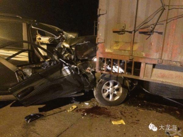 ����һ�˴��������ײ���˺����� ����픰�(�D)