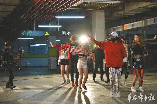 1��26�գ��ɶ��д���·ĳ���֘ǣ���ҹ12�c(di��n)�^������(x��)����߀�ڵ���܇���Ĕz��