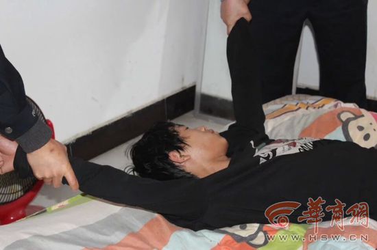 �ھW(w��ng)������ͨ��ҹ�C(j��)���(zh��n)���h19�qС����ĳ��һ�Ν���e�˼�͵�|����͵��29��(g��)�t���Ȗ|��������?y��n)����ϛ]��Ϣƣ�v��˯�������Y(ji��)��ʧ���ؼҰl(f��)�F(xi��n)������æ��(b��o)���������s��ץ������