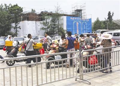 ������r������չ�����С؜���u���