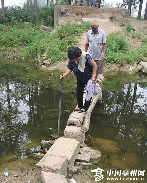 渦陽(yáng)橋毀近4年 無(wú)人修