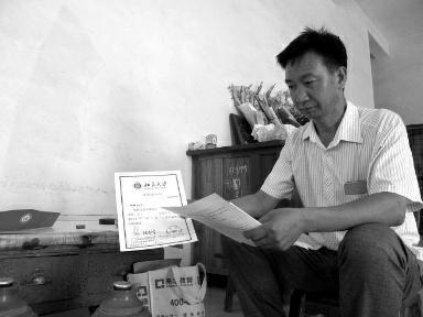 女兒收到北大錄取通知書 農(nóng)民父母為學(xué)費(fèi)發(fā)愁