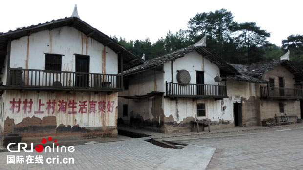 �DƬĬ�J���}