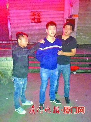 多次變換交易地點(diǎn) 隱形毒販被民警誘惑現(xiàn)身