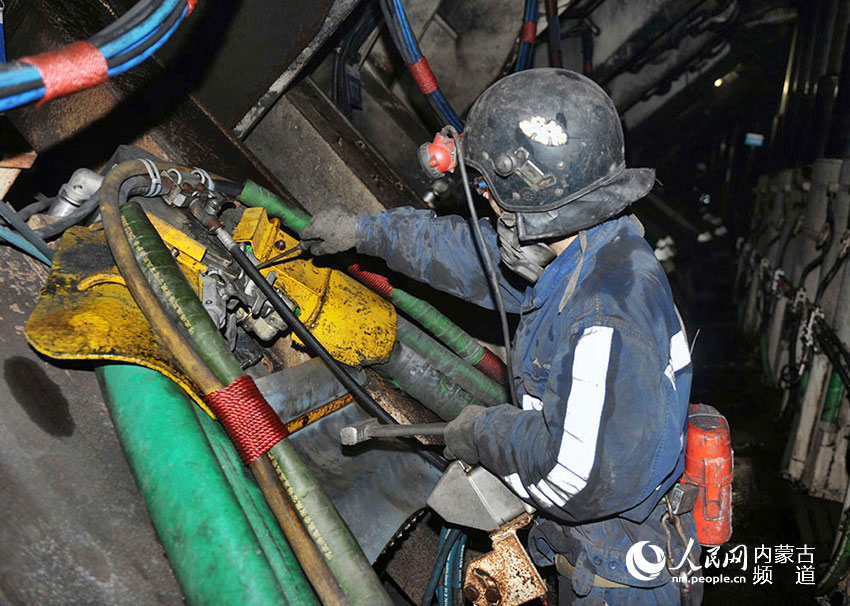 ���W(w��ng)�j(lu��)ý�w���D(zhu��n)�ġ�̽�L����200�׵�ú�V���I(y��)�^(q��)