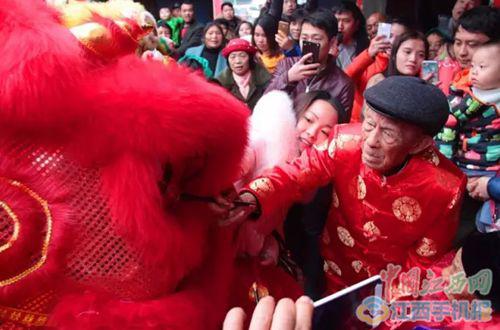 �ı���Ͱ�����һ���k100�q�۳�