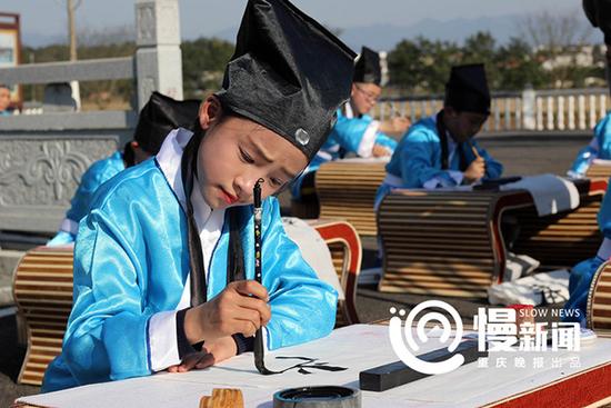 湖南一小鄉(xiāng)村走出21位博士百余碩士 有何秘籍?