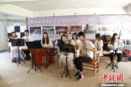 福建高校集中迎來開學(xué)季花樣迎新為新生“護航”