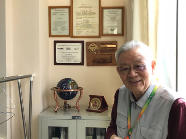 ���g������(ji��n)��һ���Ǻ�һ�����ҵĳ־Ñ�(zh��n)