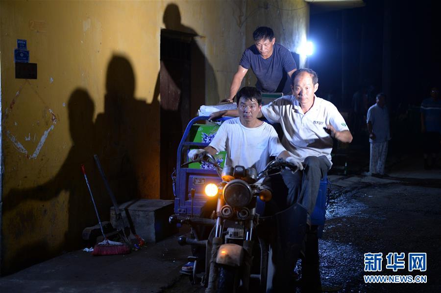 ������(x��)��ƽ�r(sh��)���Ї���ɫ���(hu��)���x˼��ָ���¡����r(sh��)����������ƪ�¡���(x��)��ƽ����ӛ�P(gu��n)���¡��D�Ļ���(d��ng)����13��һ�О������񡪡�����ȫ����Ѵ�Ȟ�(z��i)ȡ���A�����ش����֮�r(sh��)